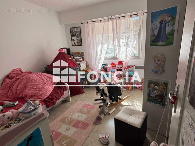 Appartement à SAINT-LAURENT-DU-VAR