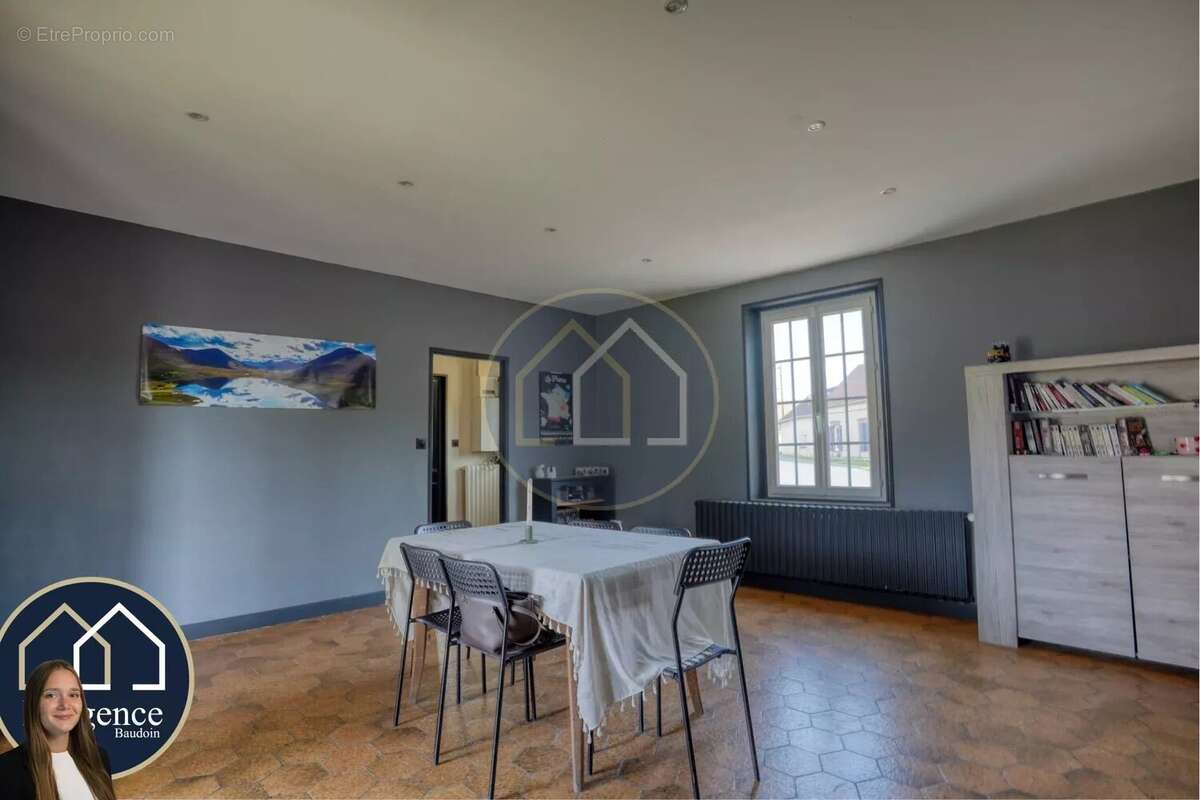 Maison à MARVILLE-MOUTIERS-BRULE