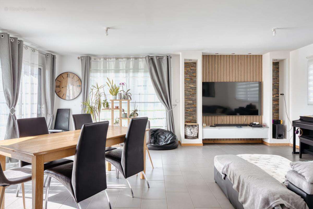 Maison à SAINT-PIERRE-DE-VARENGEVILLE