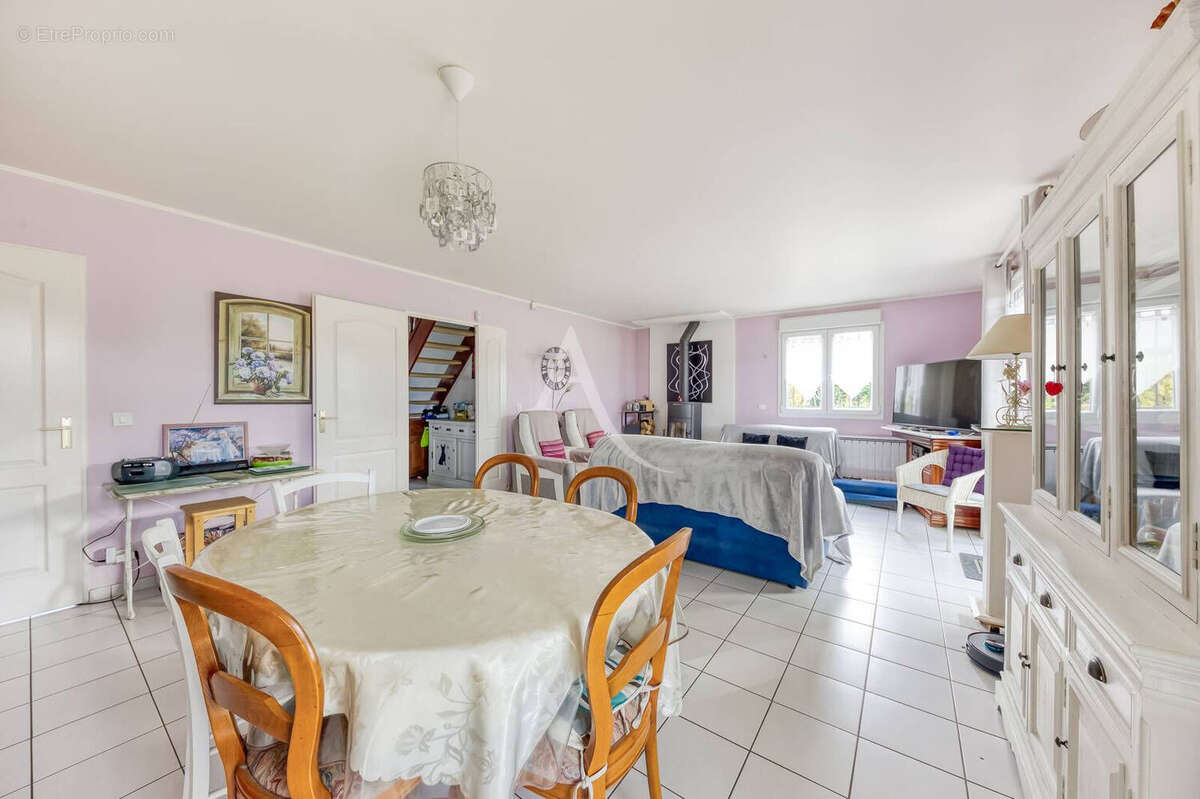 Maison à OZOIR-LA-FERRIERE