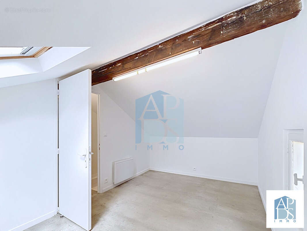 Une des chambres 2eme étage - Maison à IVRY-SUR-SEINE