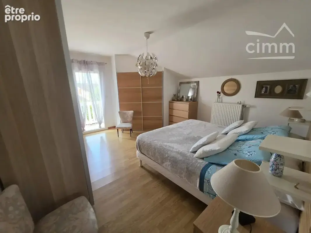 Villa individuelle de 149 m² avec piscine, espace indépendant et jardin arboré de 750 m² - photo 10