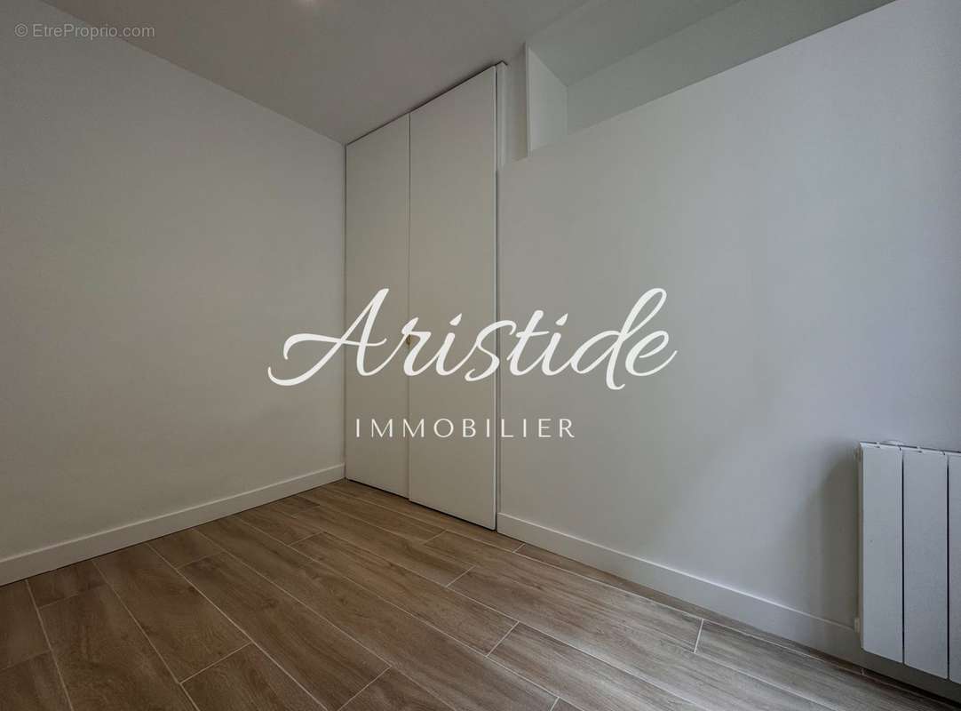 Entrée avec placards - Appartement à ORLEANS