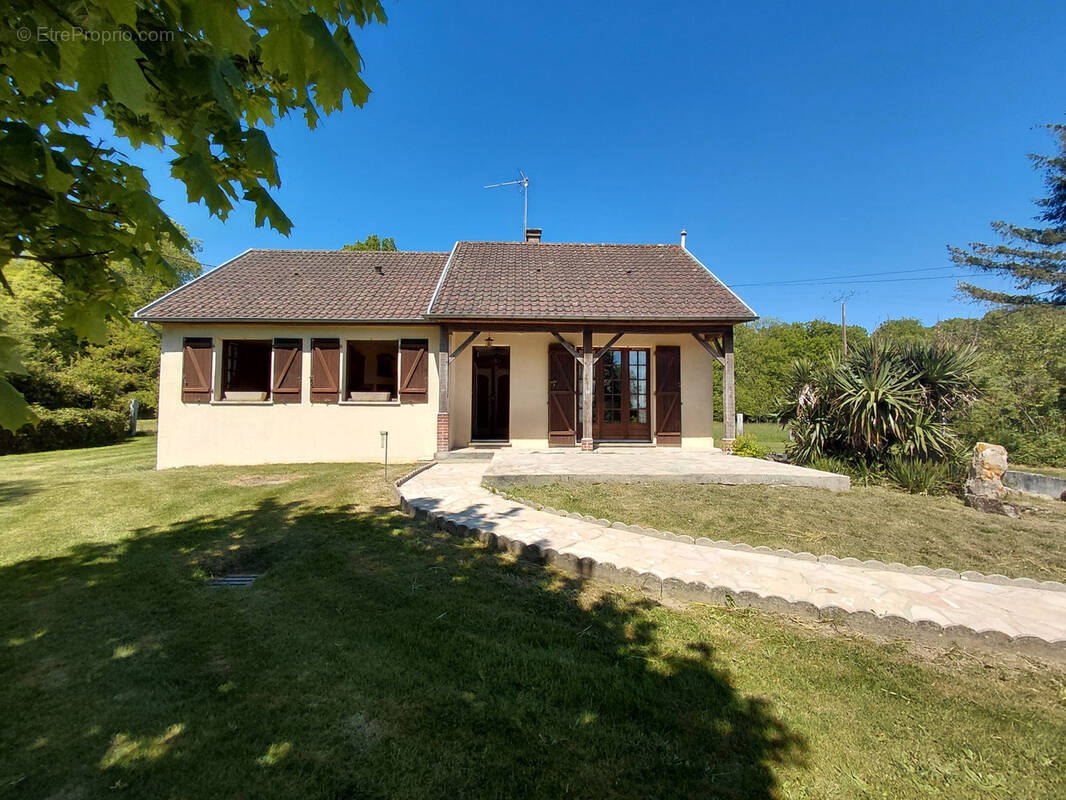 Maison à CHAMPS