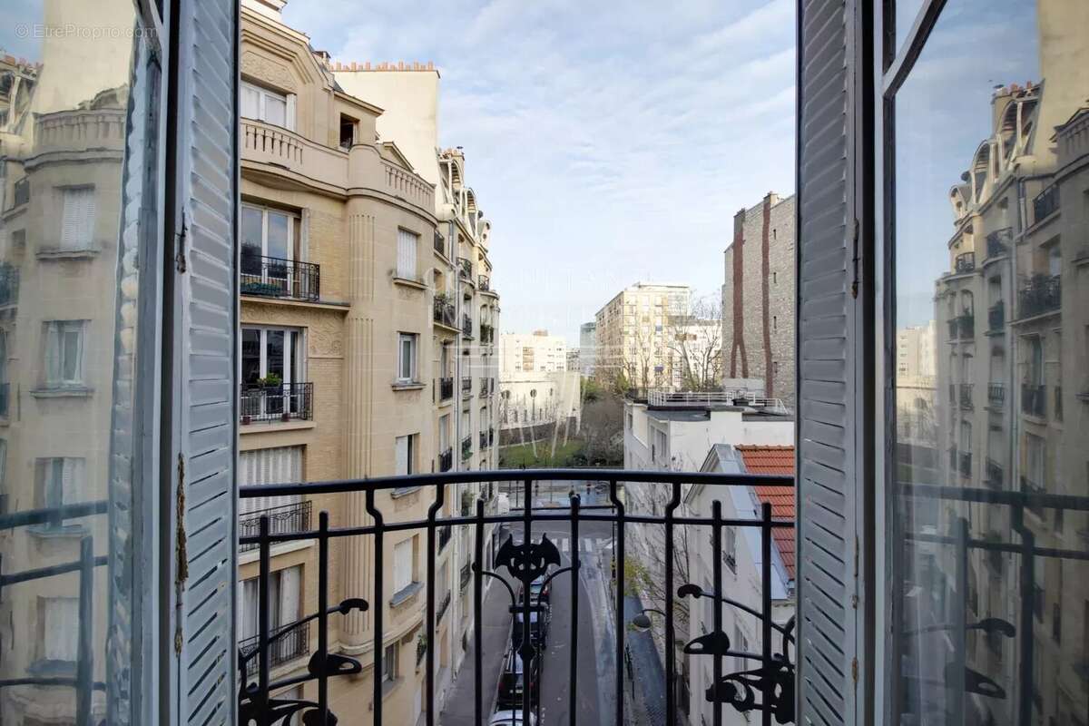 Appartement à PARIS-16E