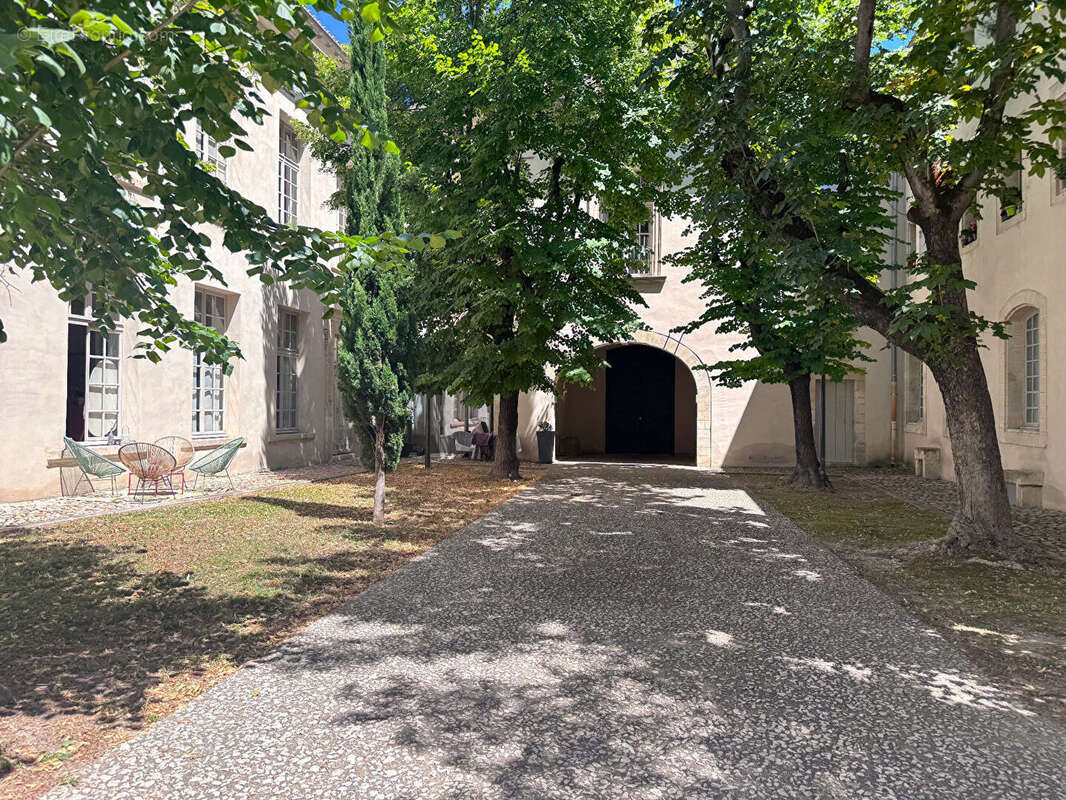 Appartement à VILLENEUVE-LES-AVIGNON