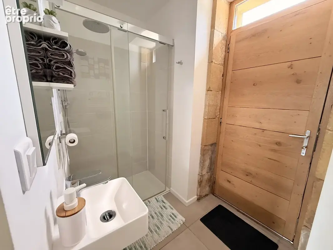 Exceptionnelle maison en pierre rénovée avec quatre chambres et piscine chauffée - photo 19