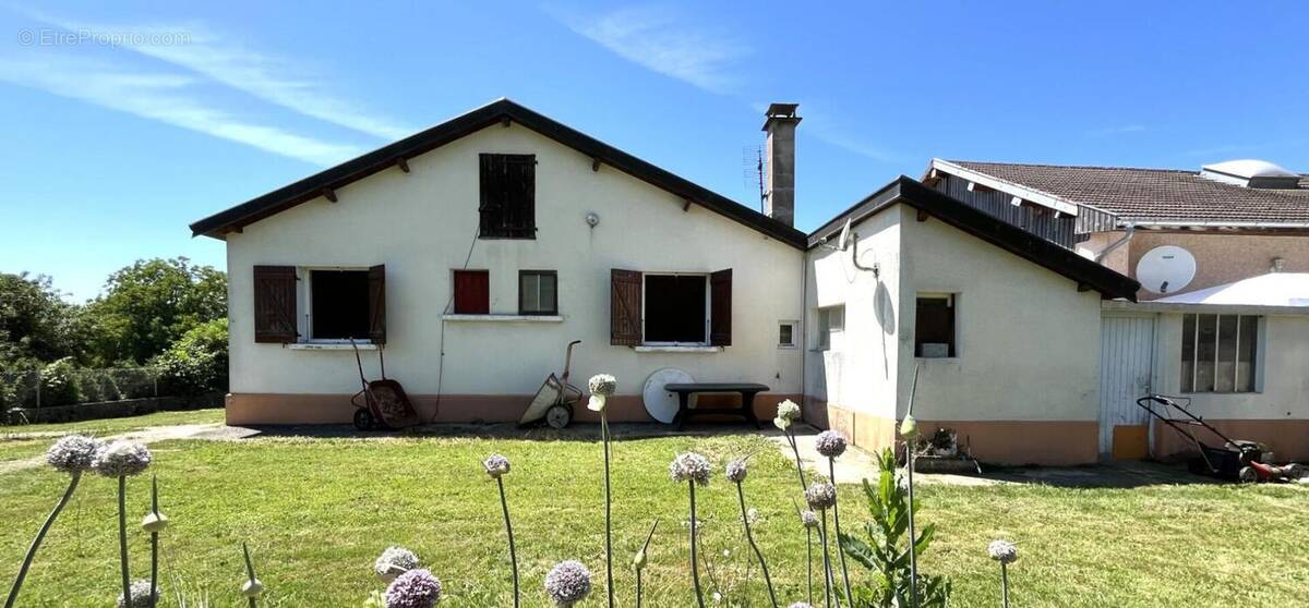 Maison à rénover à ARINTHOD - photo 1