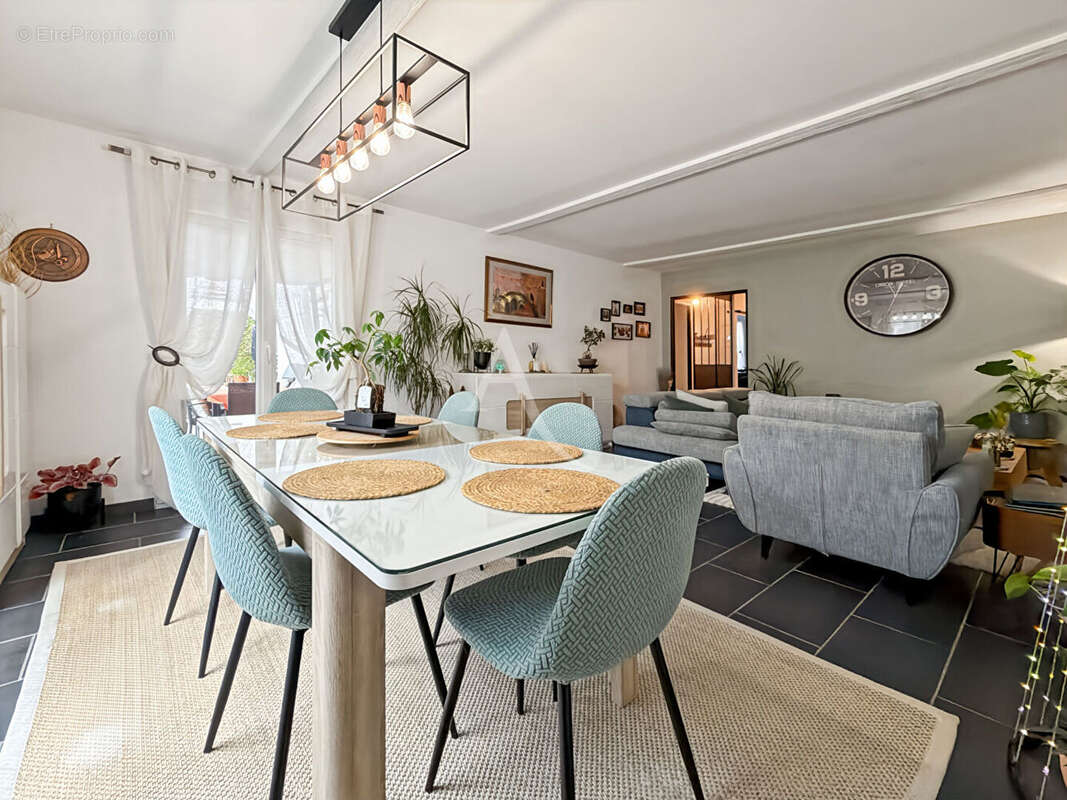 Maison à JOUY-LE-MOUTIER