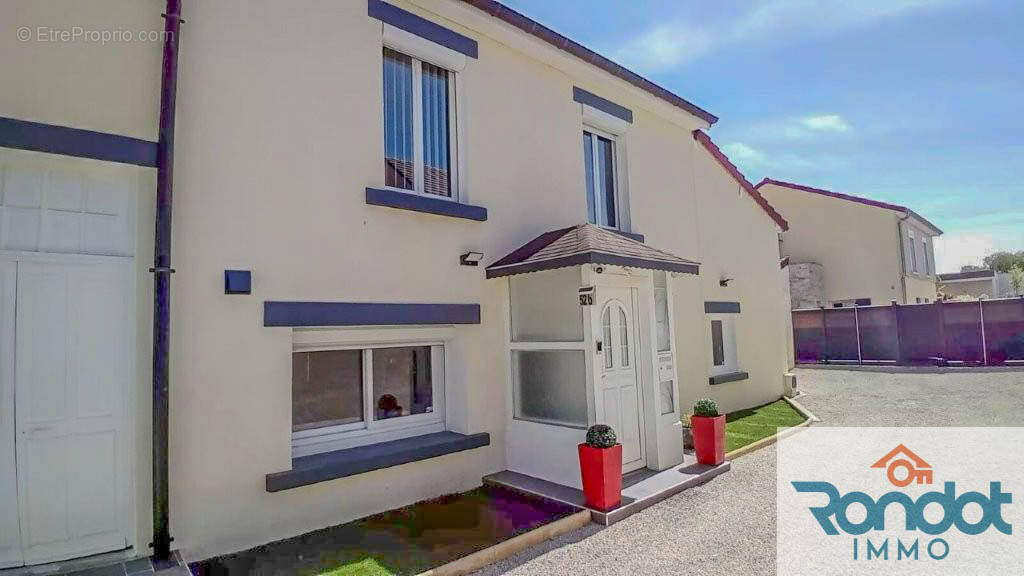 Maison à IS-SUR-TILLE