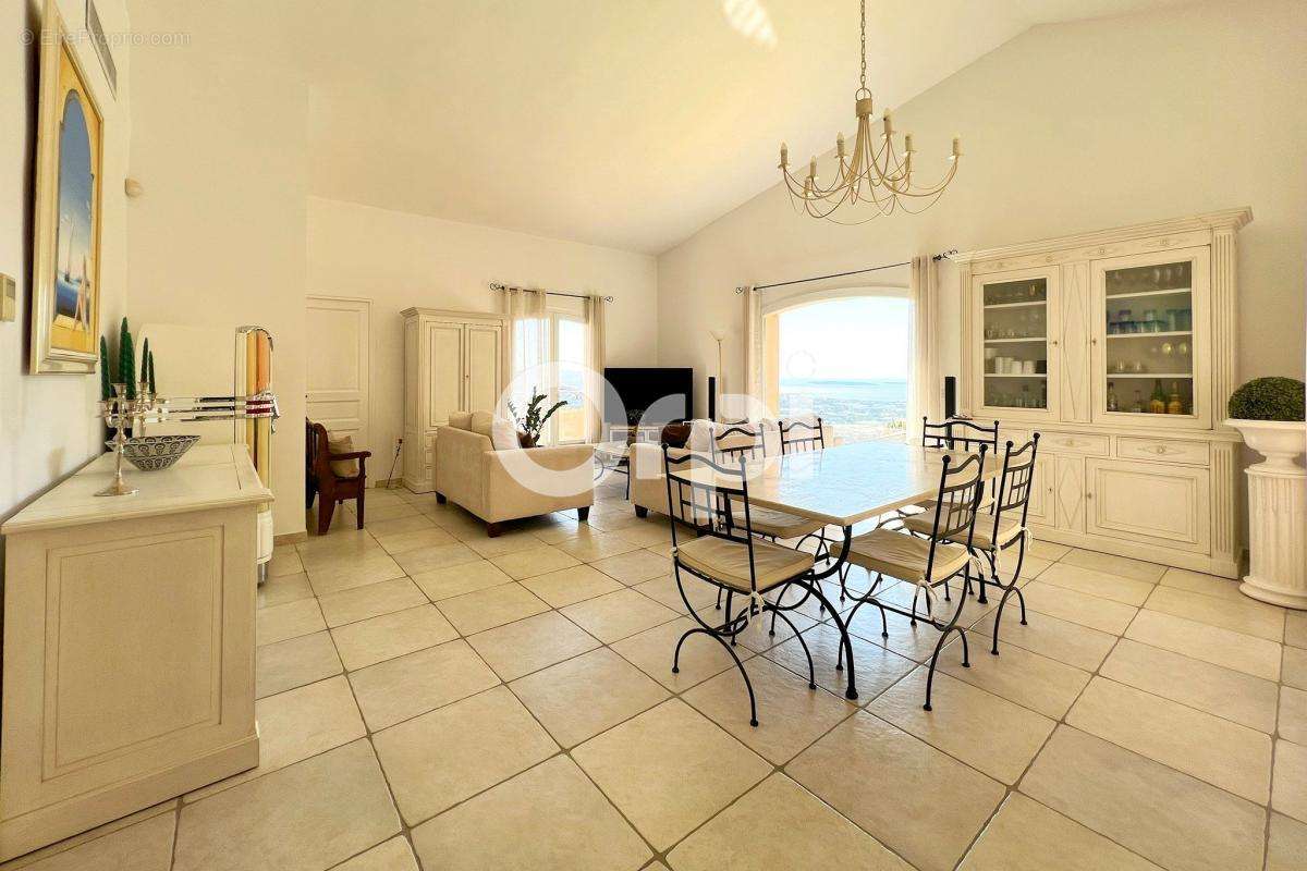 Maison à MANDELIEU-LA-NAPOULE