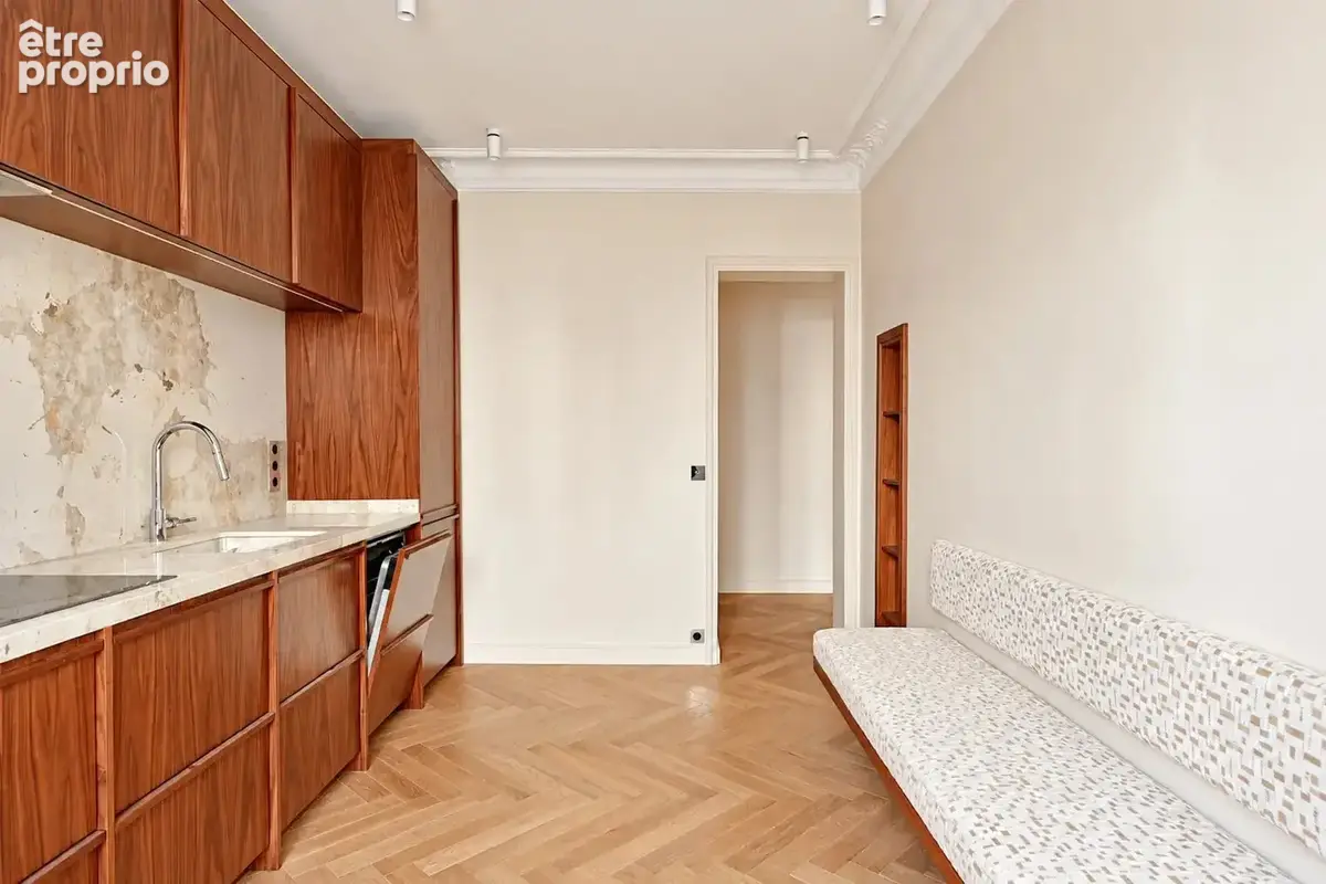 Paris 9e – Rochechouart / Rue Milton – Appartement rénové – 3 chambres - photo 4