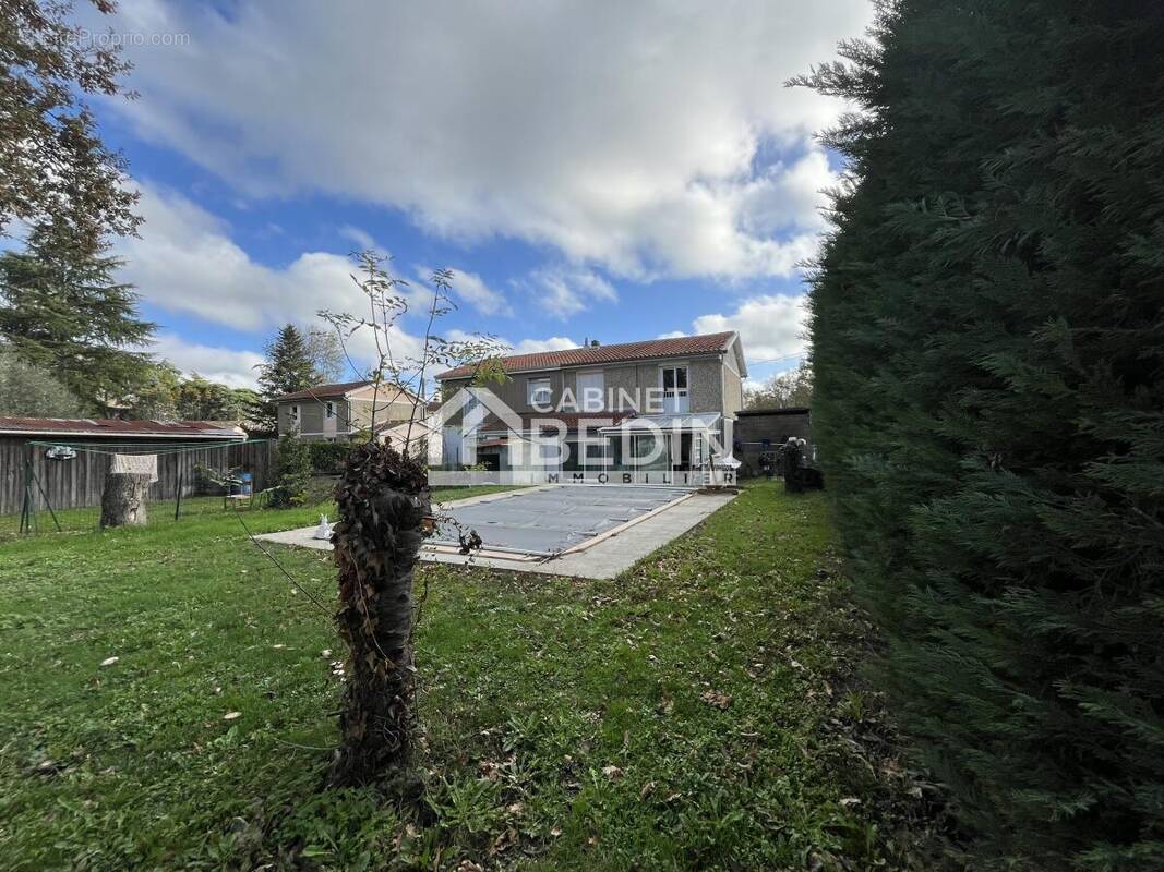 Maison à COUTRAS