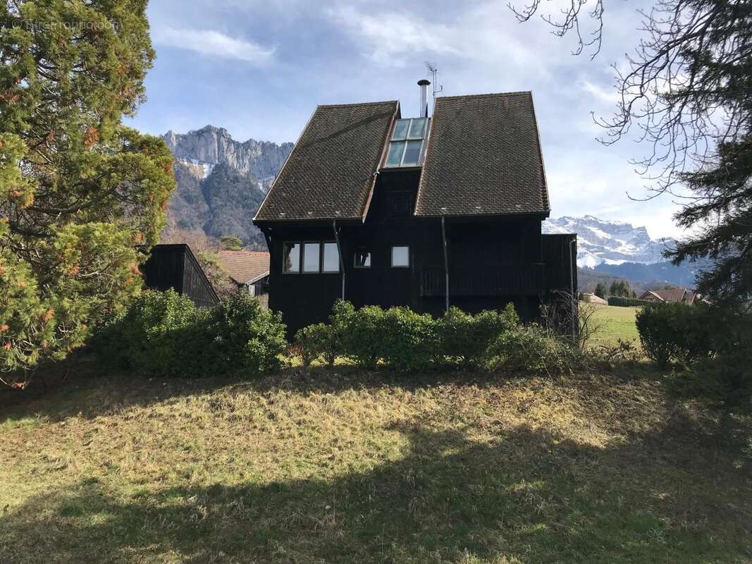 Maison 277 m² à Menthon-Saint-Bernard  - photo 3
