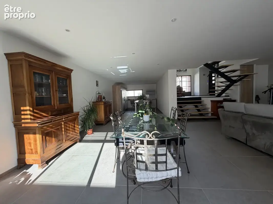 Bien d'exception maison de ville de 140 m2 avec terrasse privative sans vis a vis et 140 m2 de dependances - photo 6