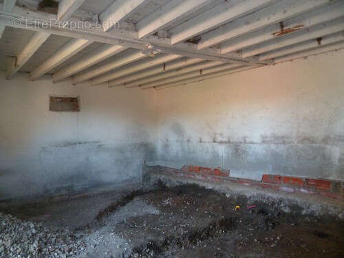 Parking à LA CHAPELLE-MONTMARTIN