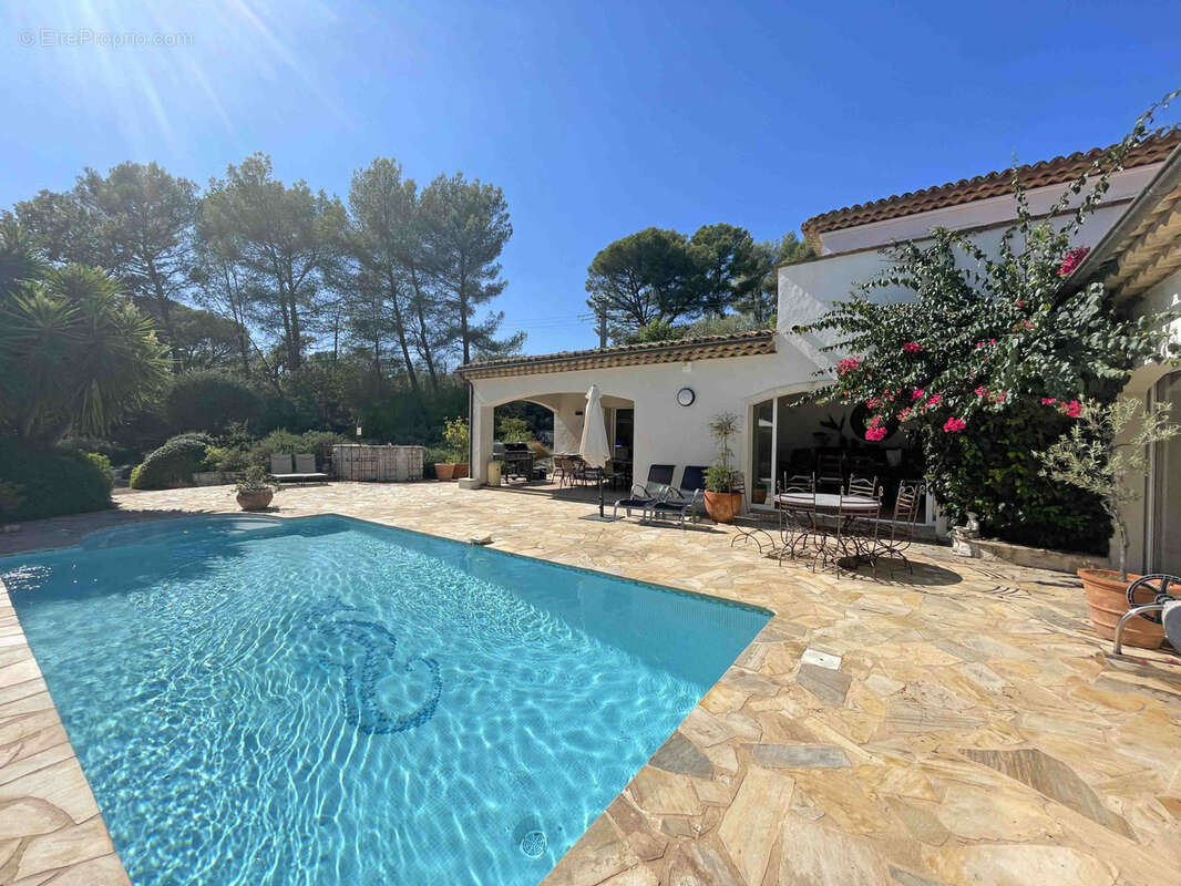 Maison à TOURRETTES-SUR-LOUP
