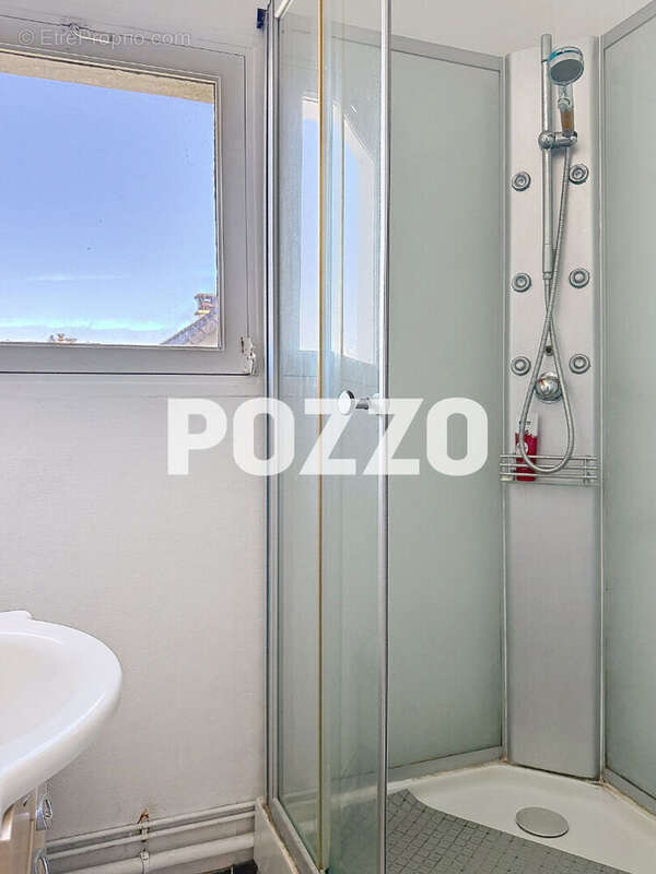 Maison F8 (210m²) en vente à JULLOUVILLE  à 30 m de la mer - photo 8