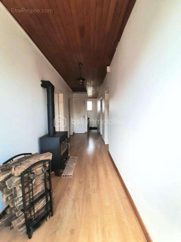 Maison à LA CHAPELLE-MONTBRANDEIX