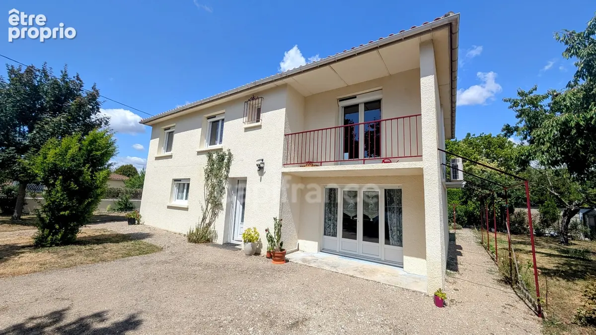 Maison à vendre GENSAC LA PALLUE avec ses 140 m² habitables et son jardin arboré - photo 12