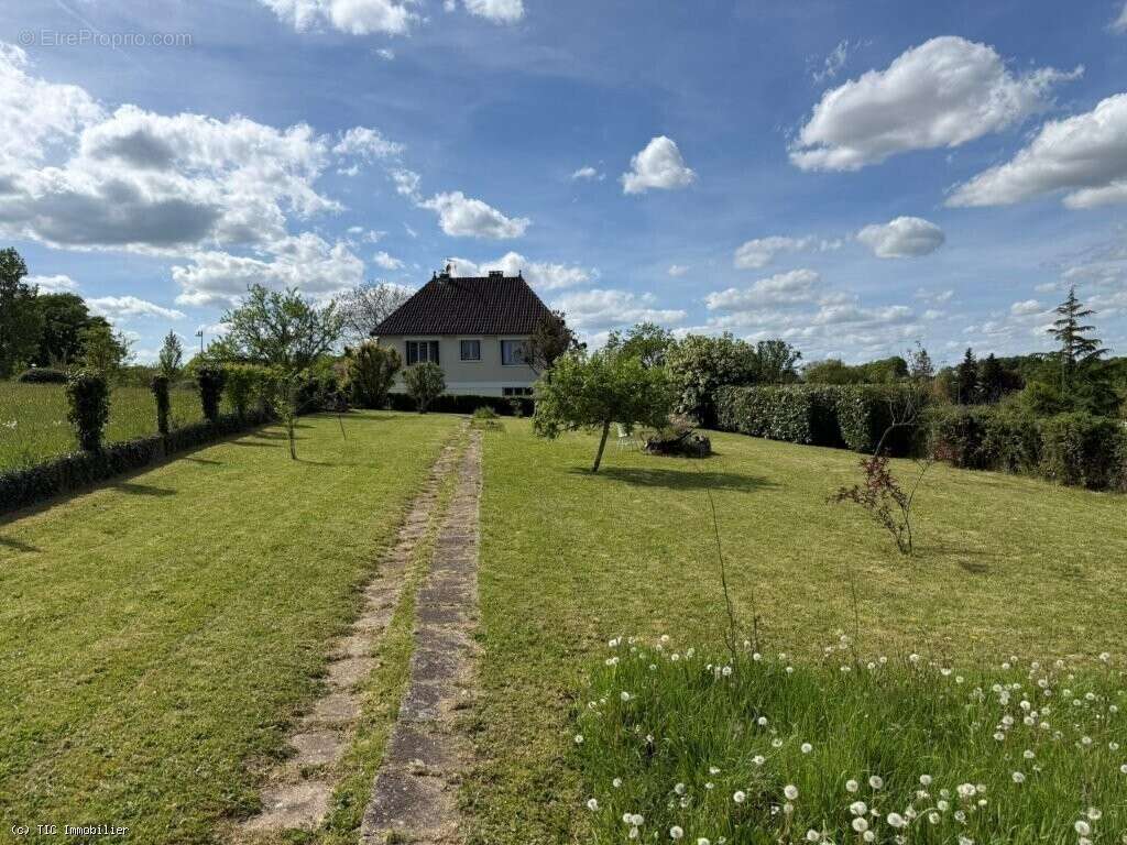 Maison à CHAMPAGNE-MOUTON