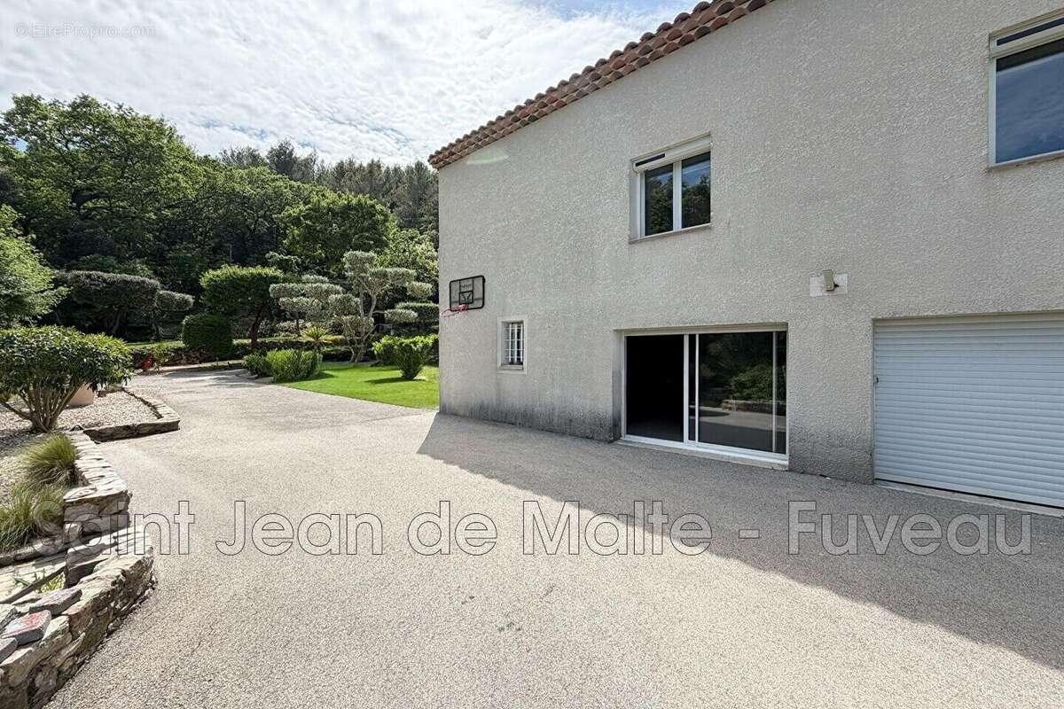 Maison à SIMIANE-COLLONGUE