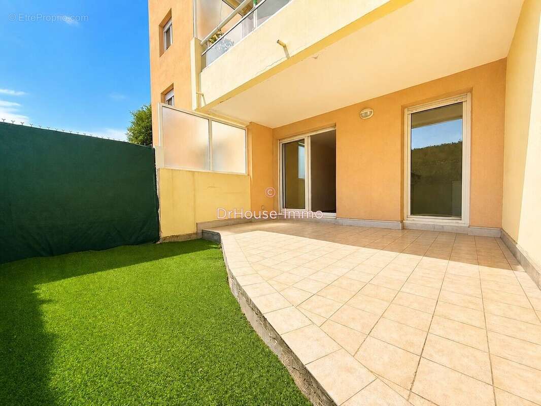 Appartement à SAINT-LAURENT-DU-VAR
