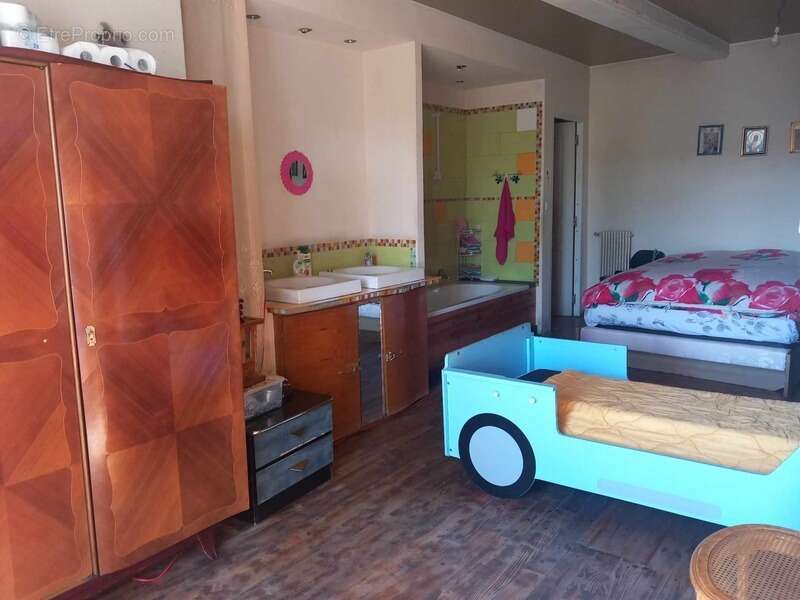 Maison de ville 88 m² avec garage, grenier aménageable et fort potentiel d'investissement – Quartier du Moutier à Thiers - photo 12