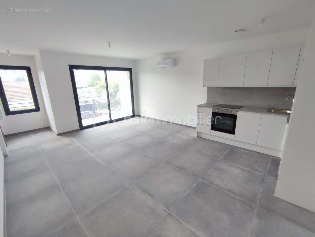 Appartement à PARAY-VIEILLE-POSTE