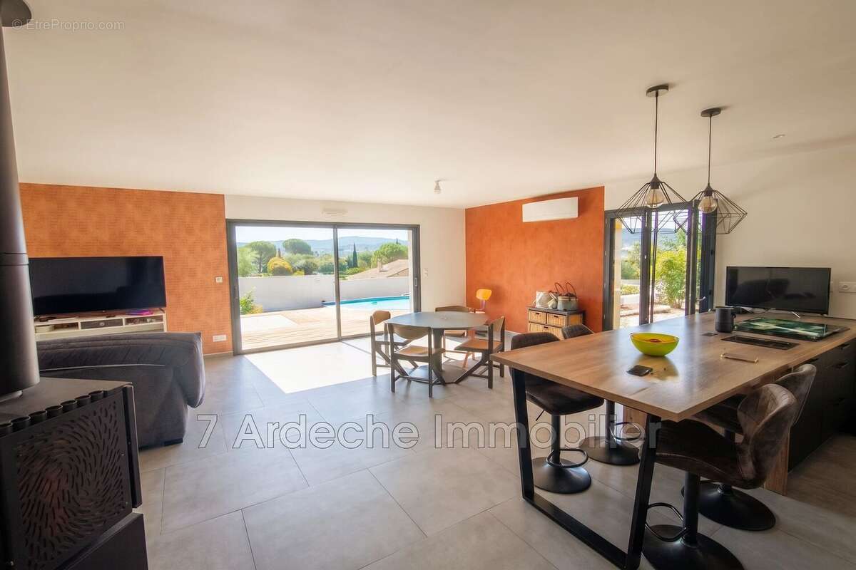 Maison 102 m² à Villeneuve-De-Berg  - photo 2