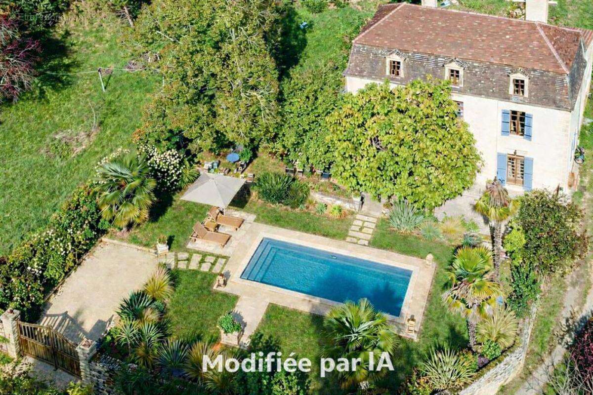Maison à BEYNAC-ET-CAZENAC