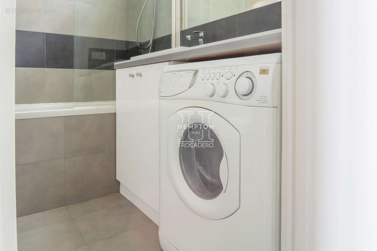 Appartement à PARIS-17E