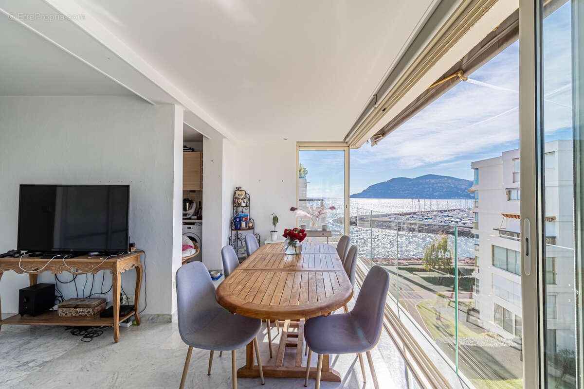 Appartement à MANDELIEU-LA-NAPOULE