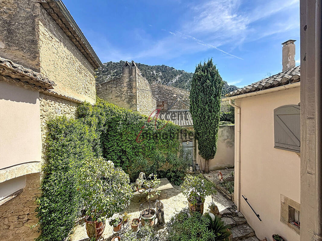Maison à ROBION