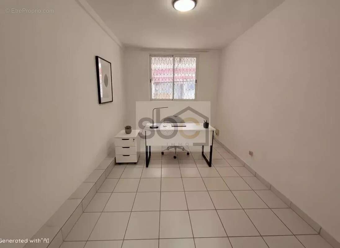 Cayenne centre – Local professionnel climatisé 28 m² – Idéal profession libérale ou bureau - photo 5
