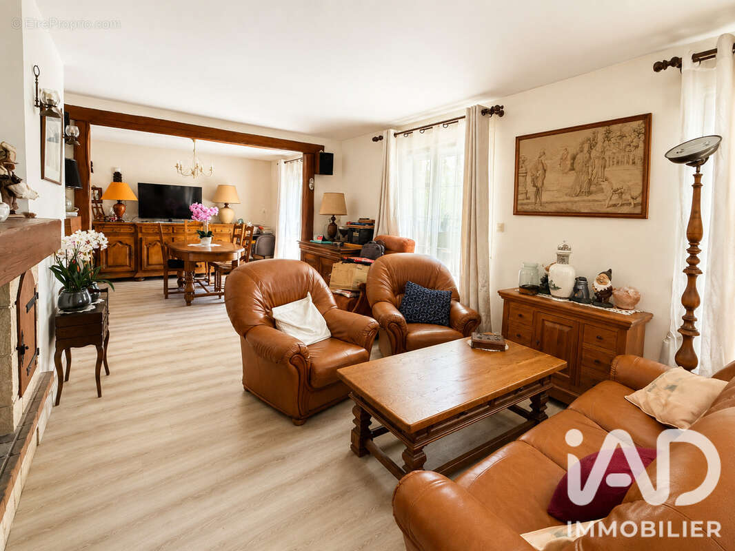 Maison 165 m² à Varennes-Jarcy  - photo 5
