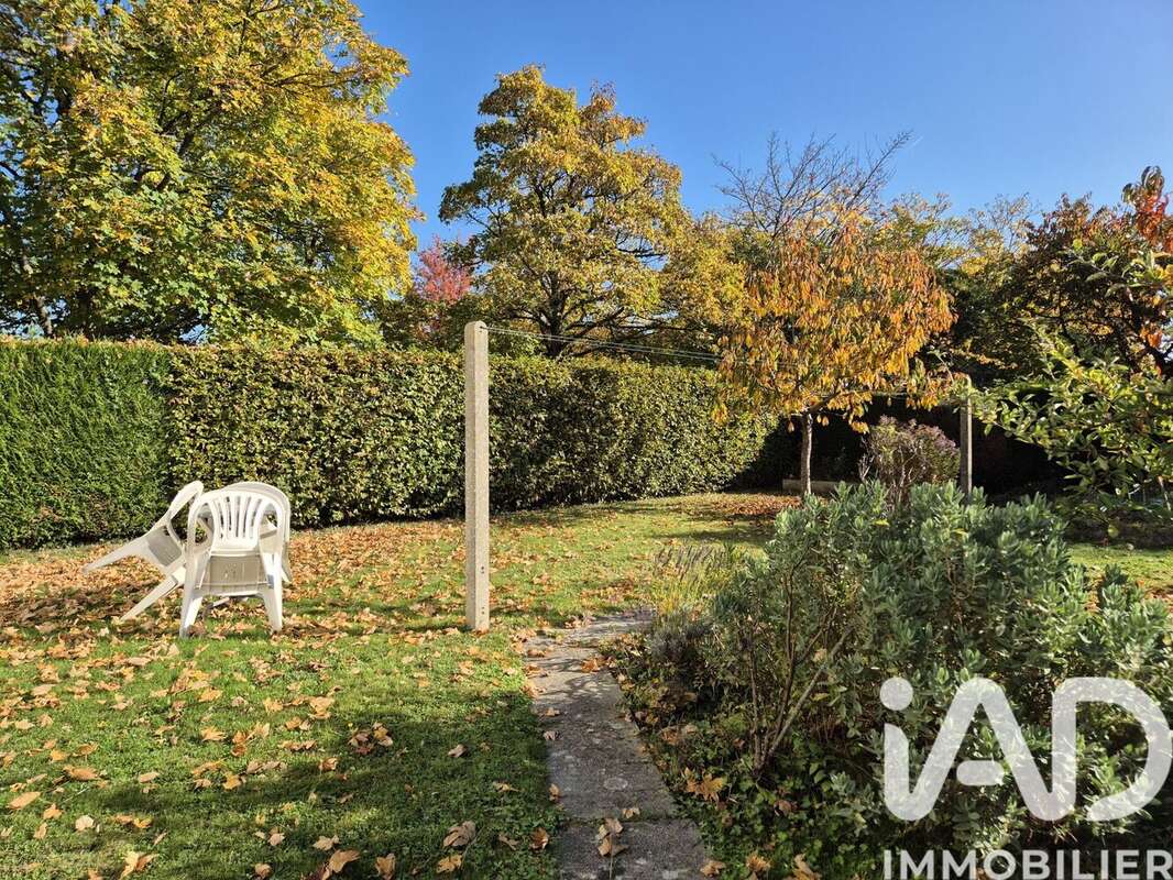 Photo 2 - Maison à LA CELLE-LES-BORDES