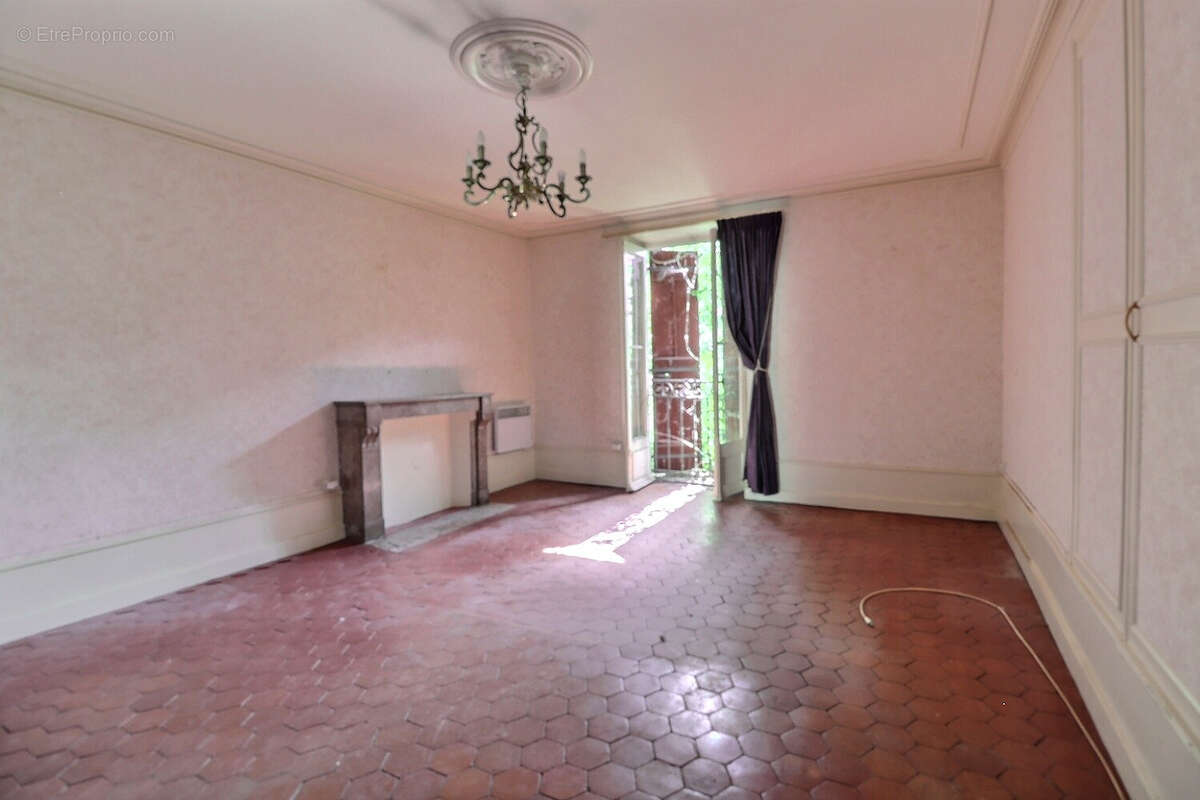 Maison à PARIS-L&#039;HOPITAL