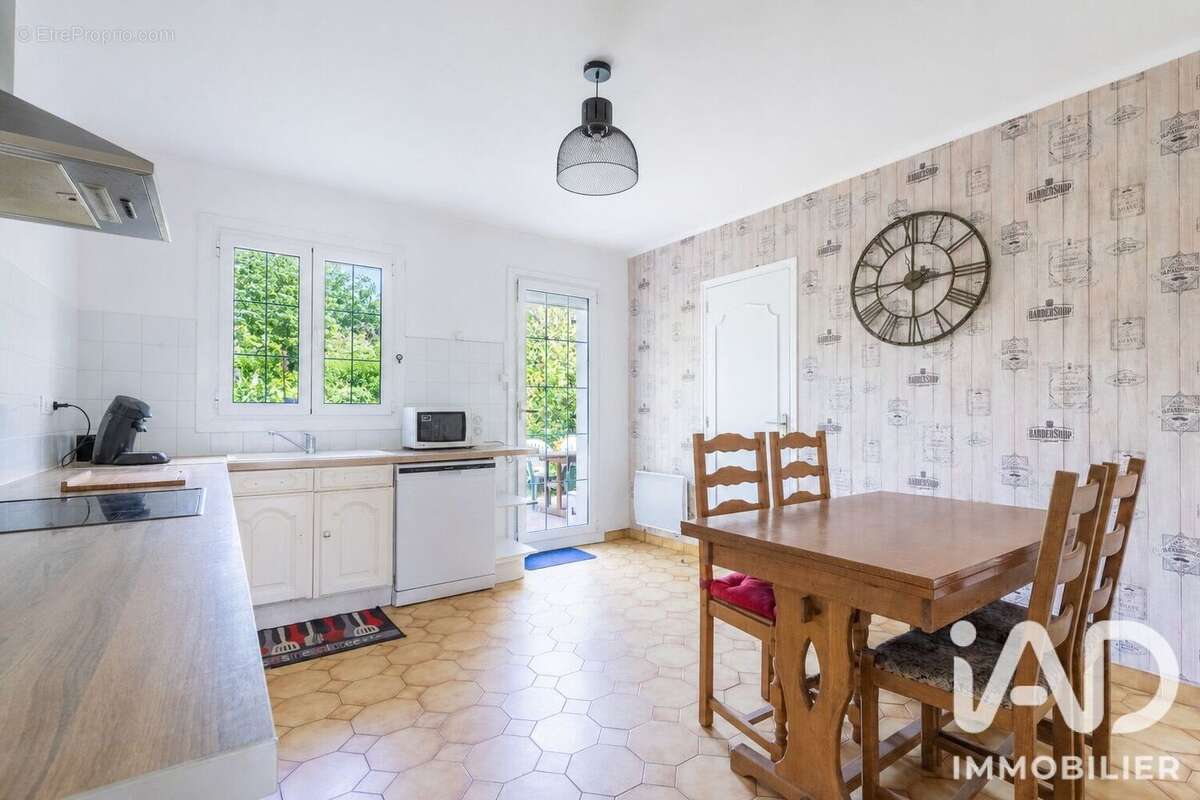 Maison 141 m² à Viry-Chatillon  - photo 6