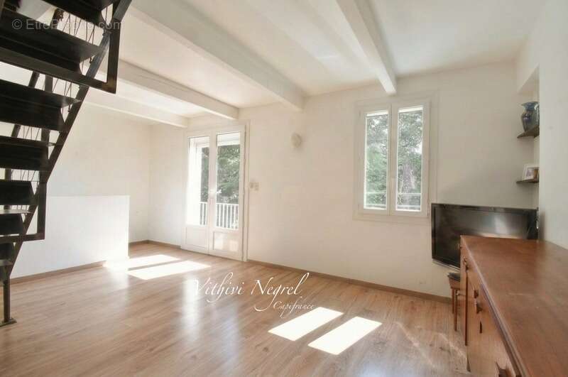 Propriété à vendre 8 pièces et annexe  MOURIES (13) - photo 13