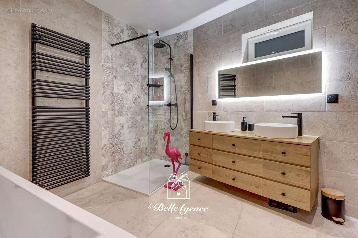 Appartement à L'ESCARENE