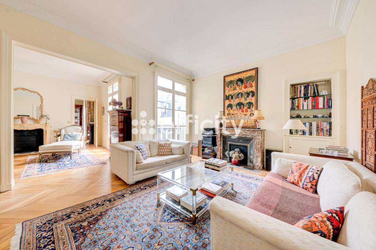 Appartement à PARIS-17E