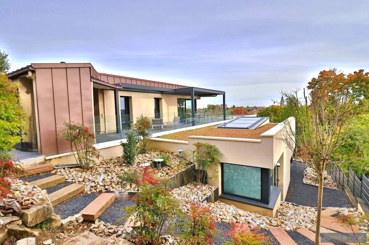 Maison à VERRIERES-LE-BUISSON