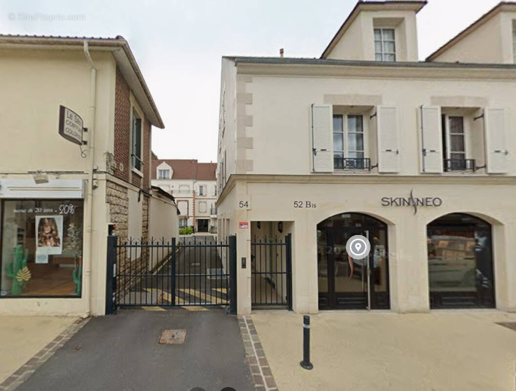 Parking à LAMORLAYE