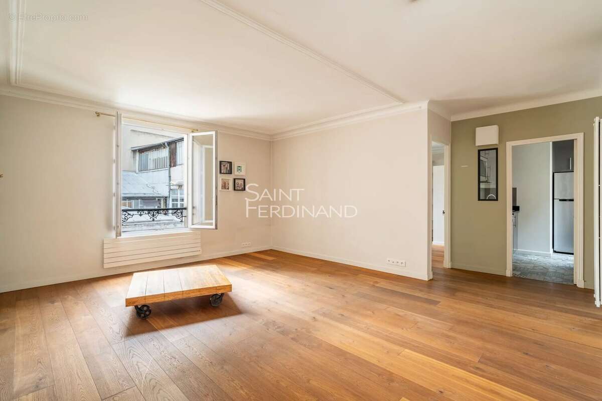 Appartement à PARIS-17E