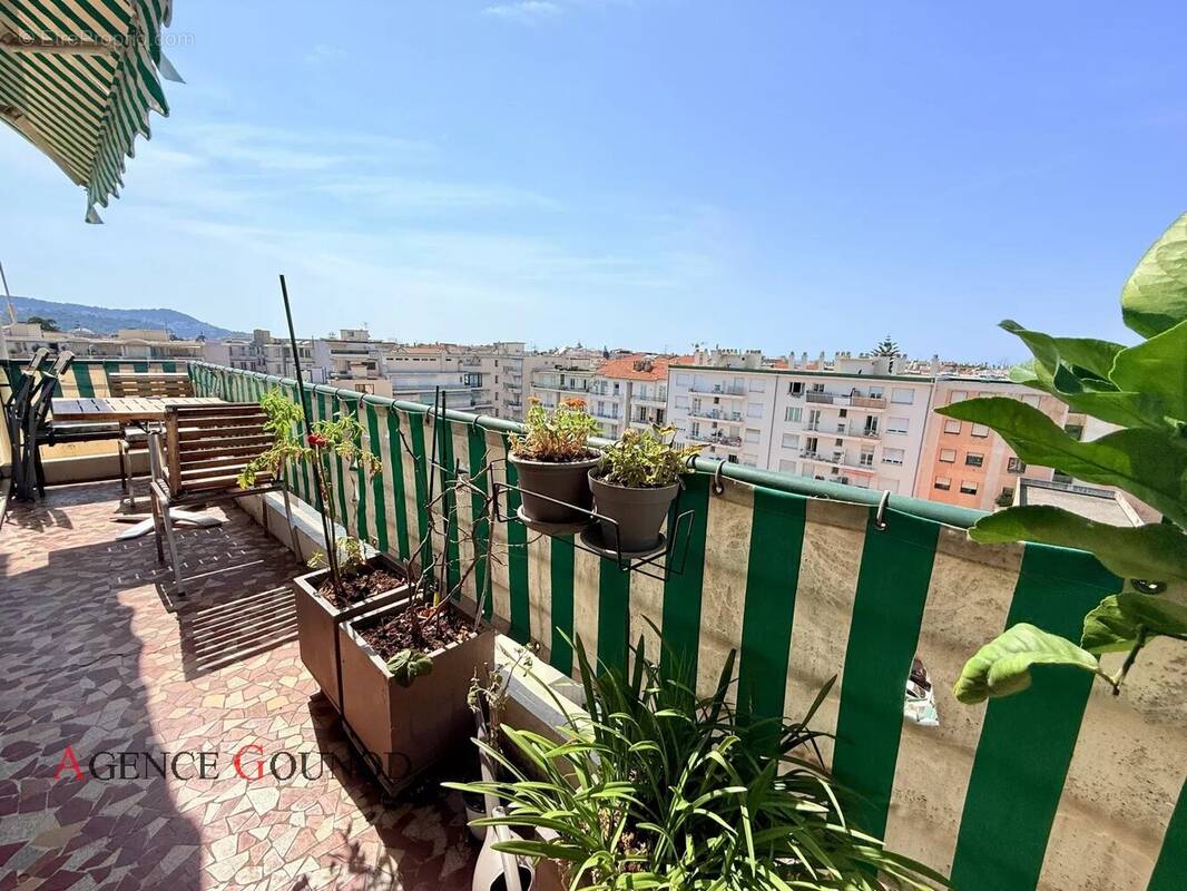 Quartier fleurs - 2 pieces 61m² dernier etage - terrasse + balcon + vue panoramique - photo 1