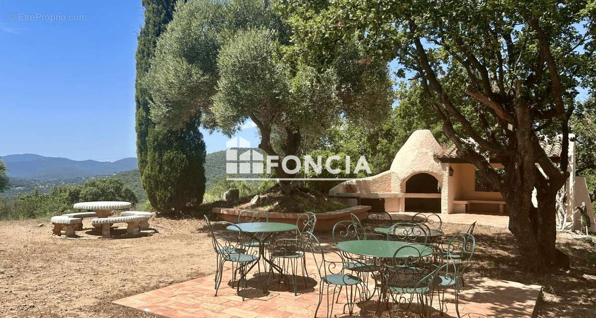 Appartement à GRIMAUD