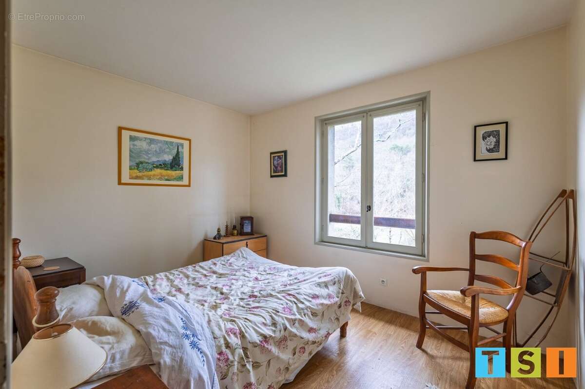 MONTEGUT-PLANTAUREL  Maison avec vue panoramique, authenticité et potentiel - photo 12