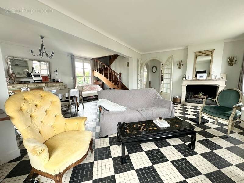 Maison à COLLEVILLE-MONTGOMERY