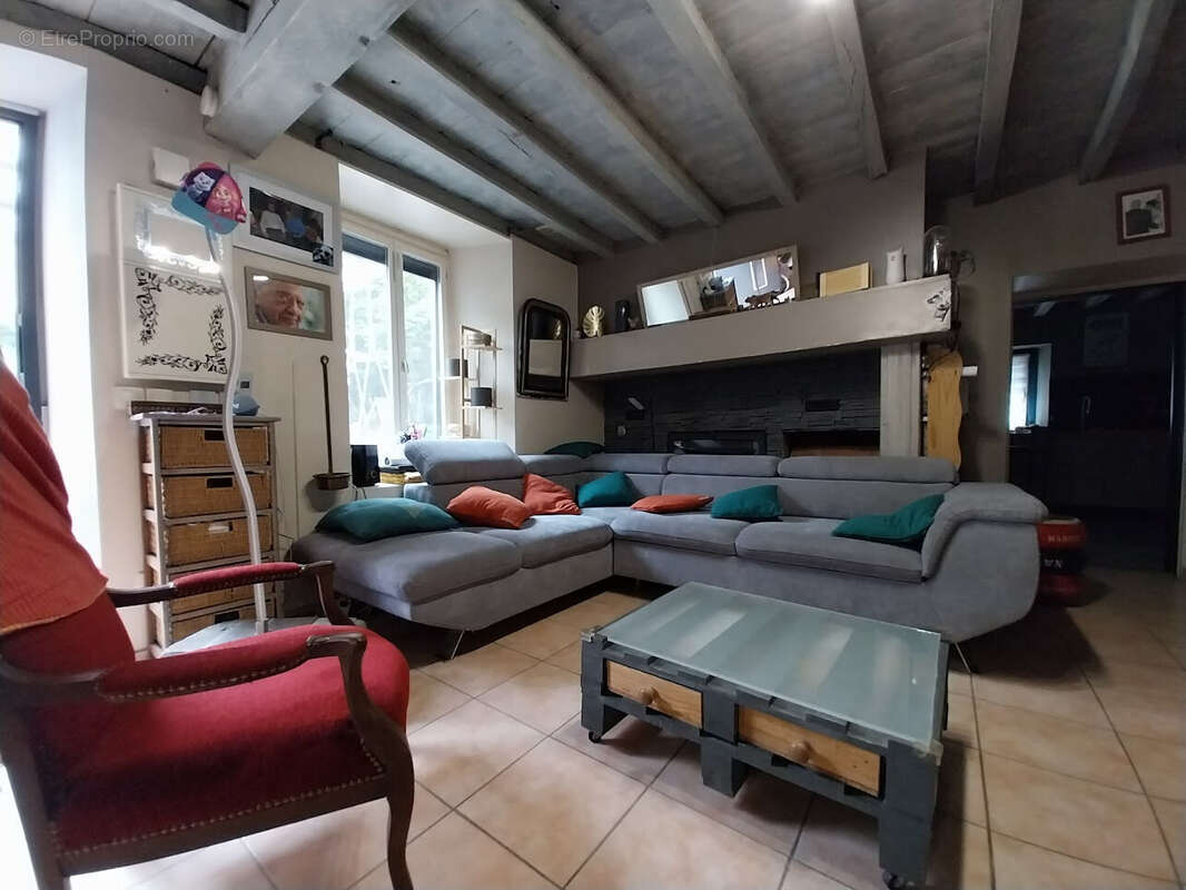 Maison 145 m² à Haut-De-Bosdarros  - photo 4